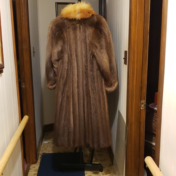 Genuine Full length Deep Canadian Beaver Coat with - Picture 4 of 4